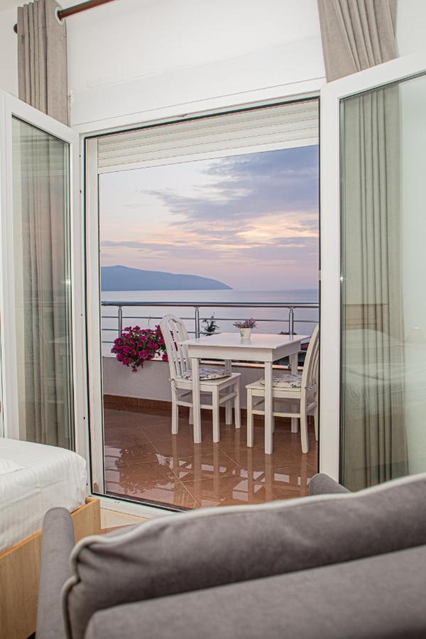 Hotel Sunset Gl Vlorë Exteriör bild